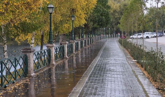 Eskişehir'de sağanak yağış etkili oldu
