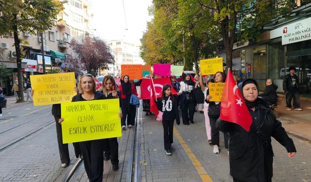 Eskişehir’de mahkûm yakınlarından çağrı: “Evlatlarımızı içeride çürütme”