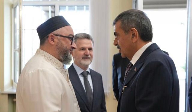 Bakan Tekin, Tiflis'te Gürcistan Müslümanları İdaresi’ni ziyaret etti