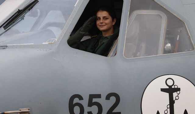 Gökyüzünde bir ilk: Türk Deniz Kuvvetleri’nin ilk kadın uçak pilotu