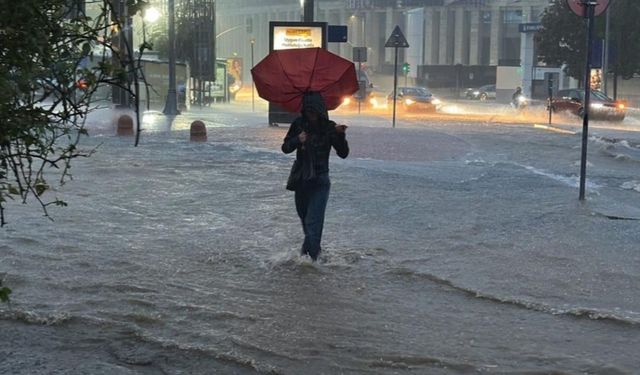 Sağanak sonrası İstanbul'da can kaybı: Biri çocuk 2 kişi öldü