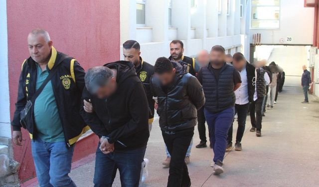 17 sigorta şirketini 76 kurgulanmış kazayla dolandırdılar: 79 şüpheli adliyeye sevk edildi