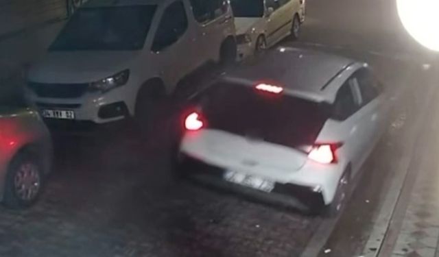Sultangazi’de kiralık araçla ortalığı birbirine kattılar: Otomobili bırakıp kaçtılar