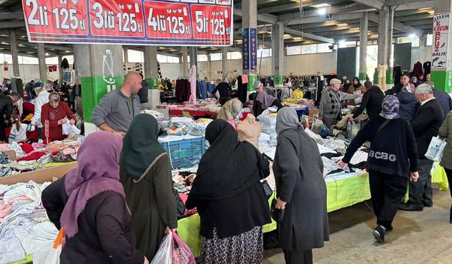 Tepebaşı’nda gece pazarı başladı: Gelecek yıl sebze ve meyve de eklenecek