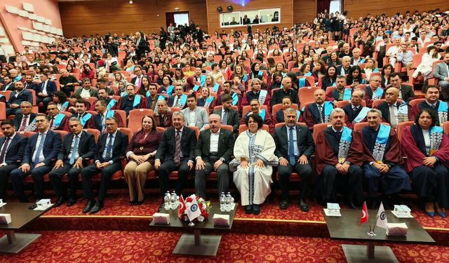 ESOGÜ’de yeni akademik yıl başladı: Gümüşsoy hedefleri anlattı, Şentop ilk dersi verdi