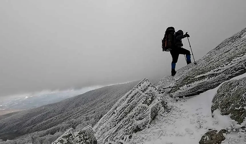 -14 derecede uçurum kıyısına çadır kurdular