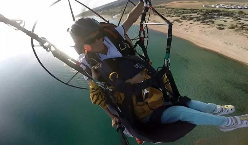 Paramotorla uçan küçük çocuk uyuyakaldı: O anlar kamerada