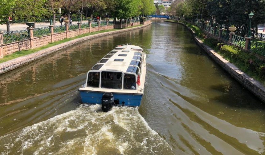 Porsuk Çayı turist akınına uğradı