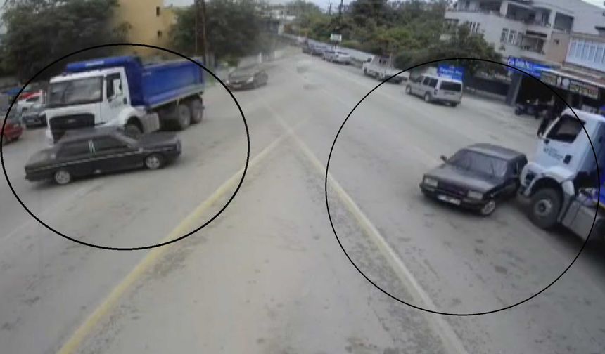 Hafriyat kamyonu, otomobili oyuncak araba gibi önüne aldı: O anlar kamerada