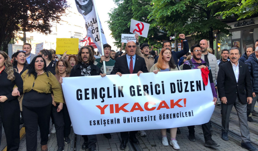 Eskişehir’de üniversite öğrencilerinden yürüyüş: Gençliğin iradesi bastırılıyor!