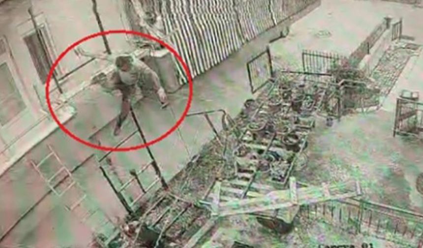 Yük asansörü kurulumu yapan ustanın iskeleden düşme anı kamerada