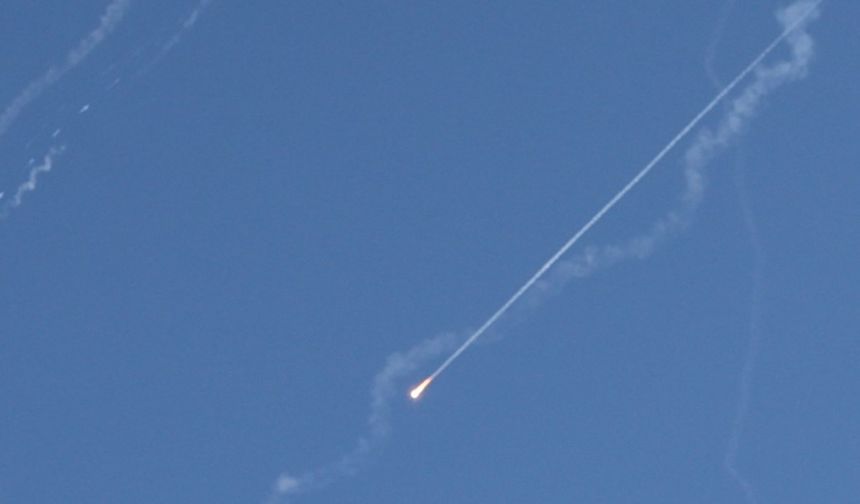 İran, ABD saldırısı sonrası İsrail’in 10 noktasını füzelerle hedef aldı: 16 yaralı
