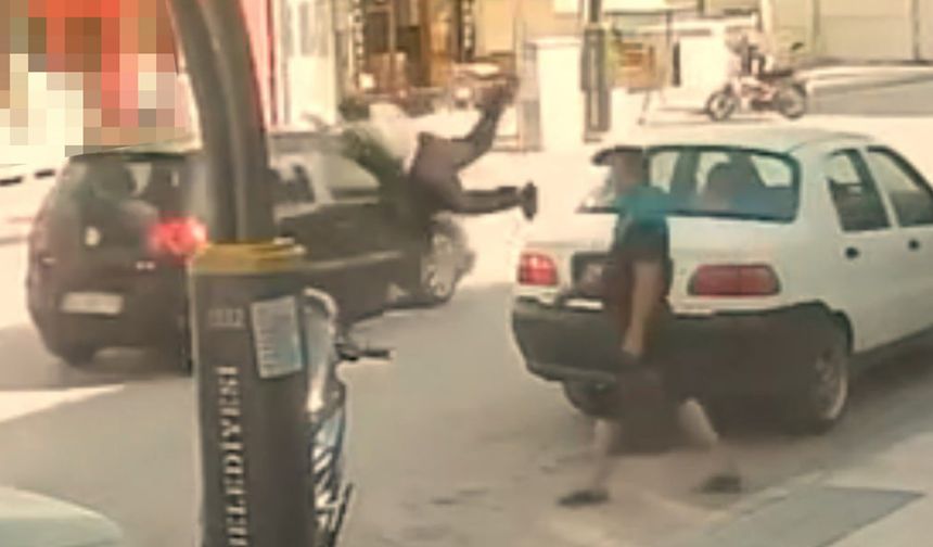 Burdur’da otomobilin çarptığı genç metrelerce havaya savruldu