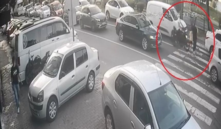 Motosiklet sürücüsü yaya geçidindeki kadına çarptı: 2 yaralı