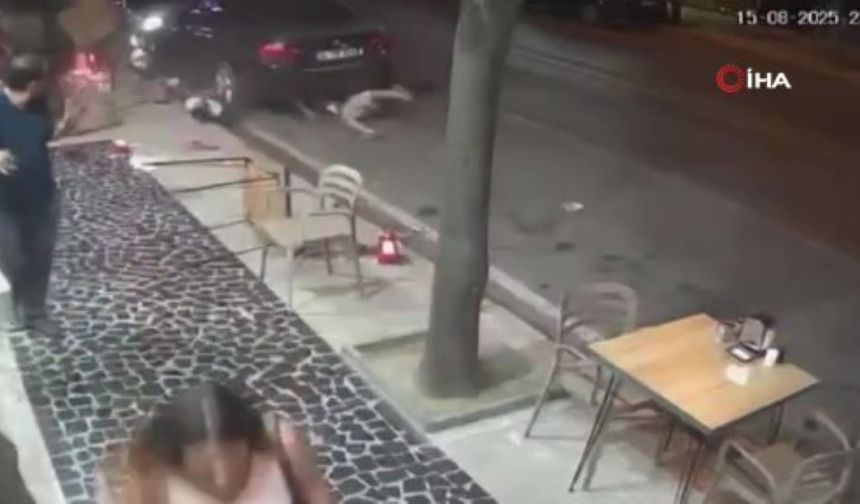 Otomobille çarpışan motosikletteki 2 kişi böyle savruldu: 3 yaralı
