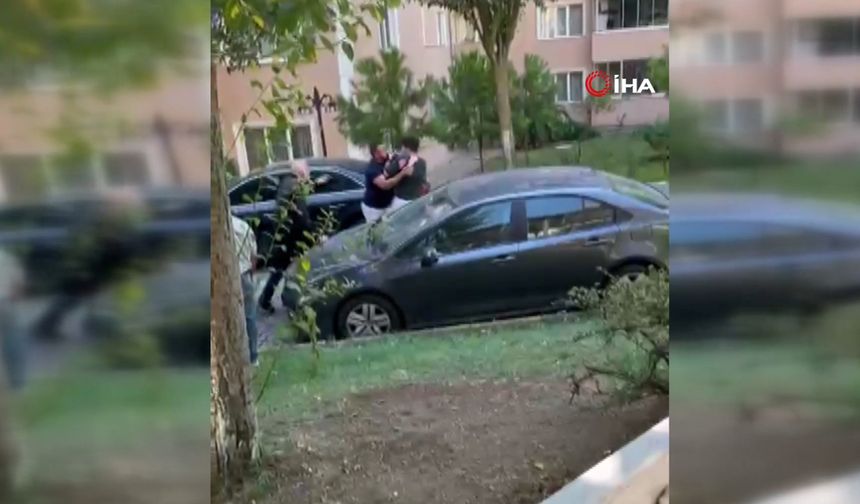 Beylikdüzü’nde sitede "kargocu giremez" kavgası kamerada