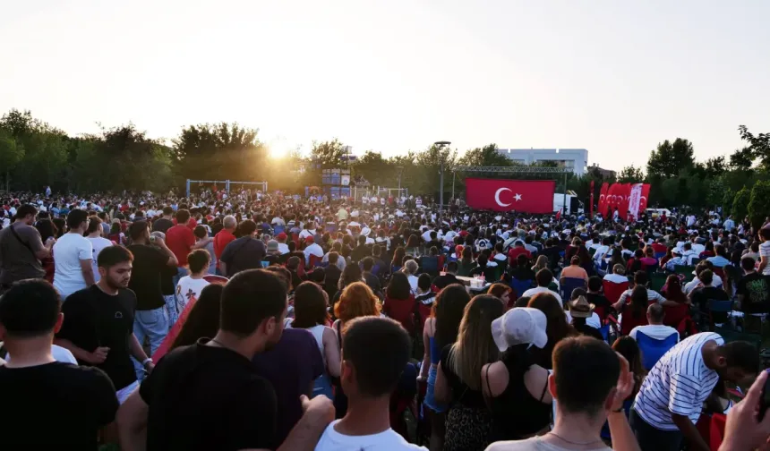 12 Dev Adam’a Eskişehir’den destek: Final maçı dev ekrandan izlenecek