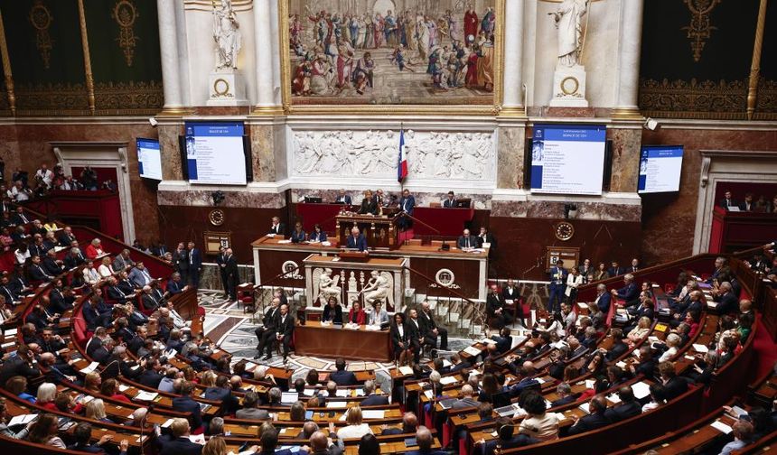 Fransa'da güvenoyu alamayan François Bayrou hükümeti düştü