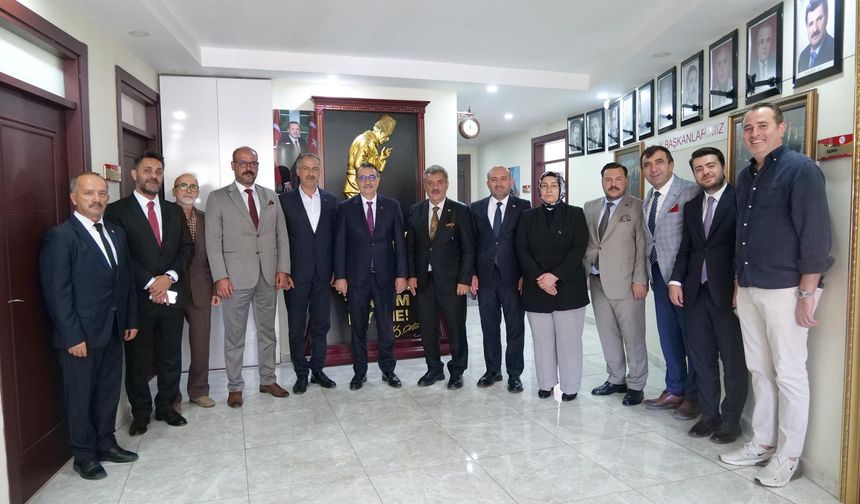 AK Parti Eskişehir Milletvekili Dönmez’den Esnaf ve Sanatkârlar Odaları Birliği’ne ziyaret