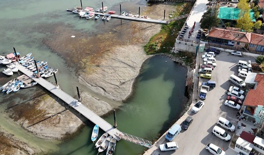 Eğirdir Gölü’nde balıkçı tekneleri karaya oturdu, balıkçılık bitme noktasına geldi