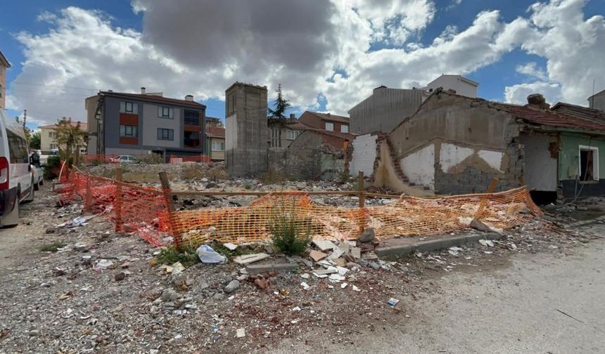 Eskişehir'de cami yıkıldı: Spor salonunu ibadethaneye çevirdiler