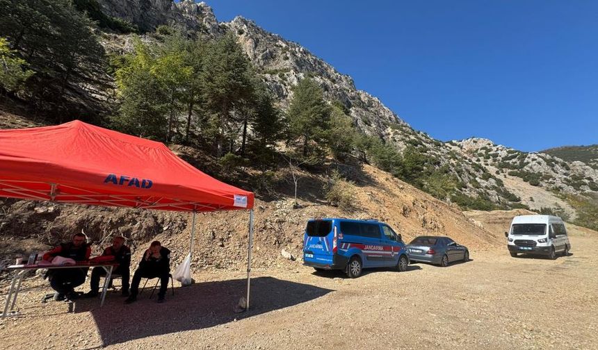Yürüyüş için çıktığı dağda kayboldu, 3 gündür aranan yaşlı adamı çoban buldu