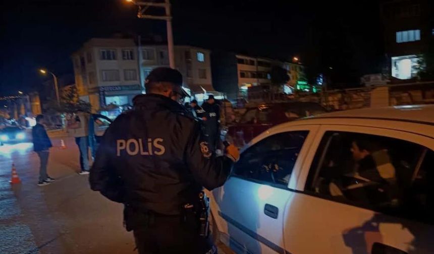 Eskişehir’de polis ekiplerinden huzur operasyonu: Mahalle giriş ve çıkışları denetlendi