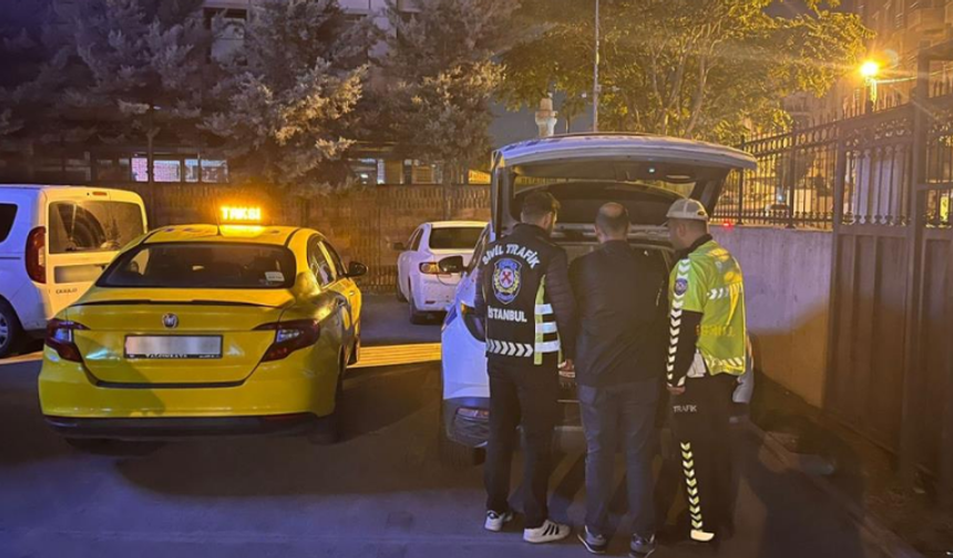 Eskişehir’in o sokağında trafik kilitlendi: Polis çareyi ceza yazmakta buldu
