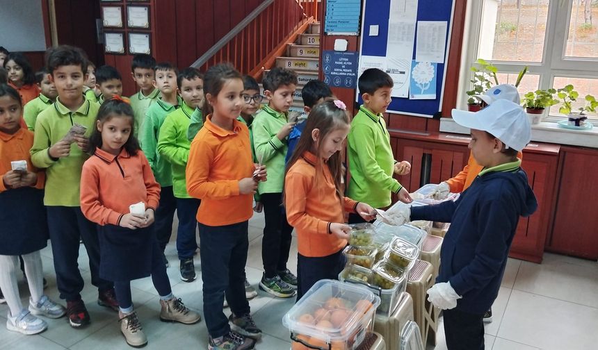Eskişehir'de vitamin kantini:  O okulda öğrencilere ucuz meyve sağlanıyor