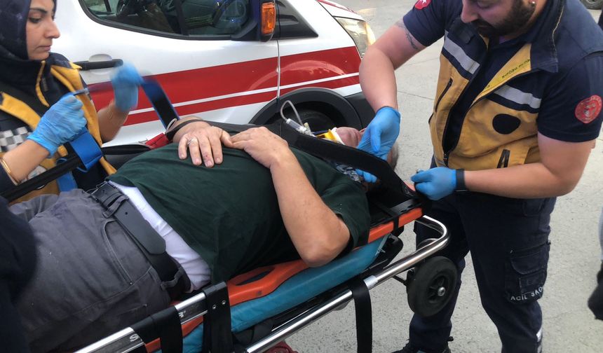 Sıkışmalı trafik kazası: 2 yaralı