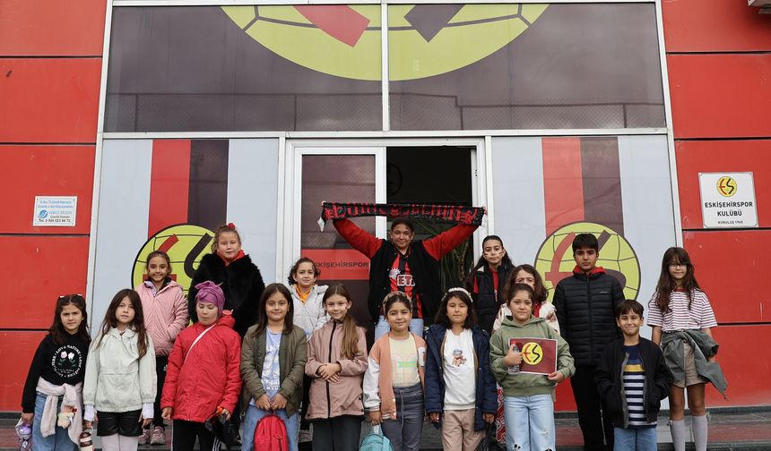 Kız çocukları Eskişehirspor’la hayallerine koştu