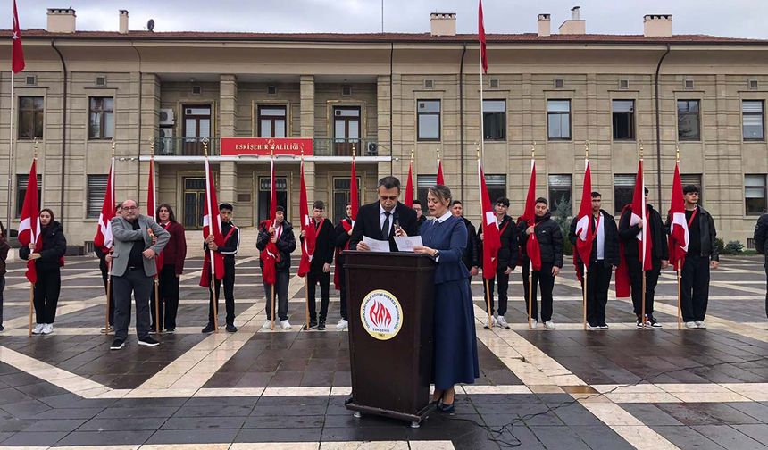 Eskişehir’de 24 Kasım Öğretmenler Günü törenle kutlandı