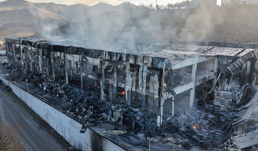 Alev alev yanan kimya fabrikasının son hali böyle görüntülendi
