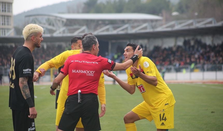 Hakem penaltıyı es geçti