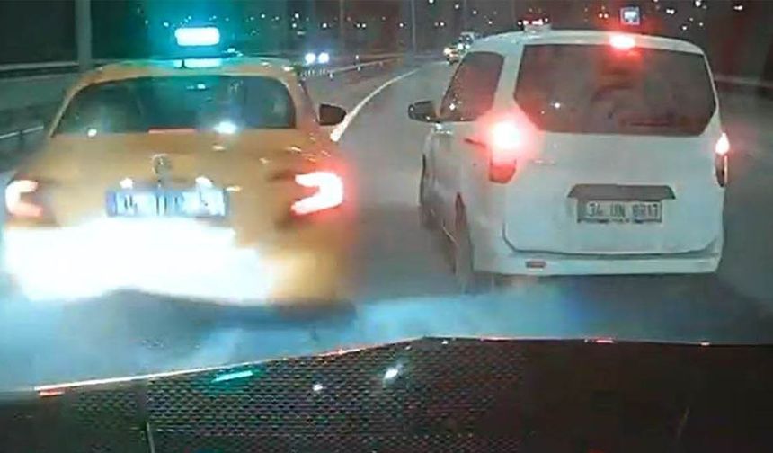 Eyüpsultan’da iki sürücünün inatlaşması zincirleme kaza ile bitti