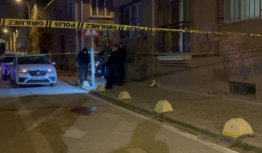 Eskişehir'de 'kız' kavgası kanlı bitti: 4 yerinden bıçaklanan genç ağır yaralandı
