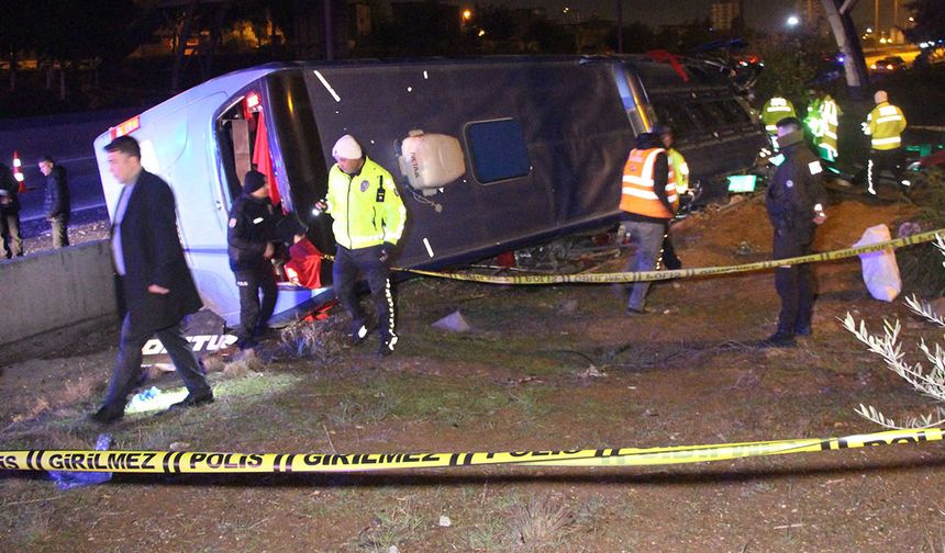 Adana’da yolcu otobüsü devrildi: 8 yaralı