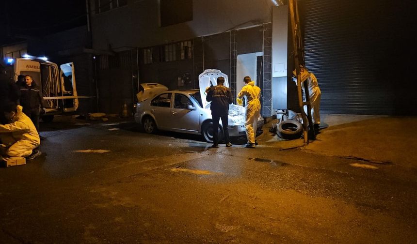 Isınmak için arabaya girdi araç yanınca feci şekilde can verdi