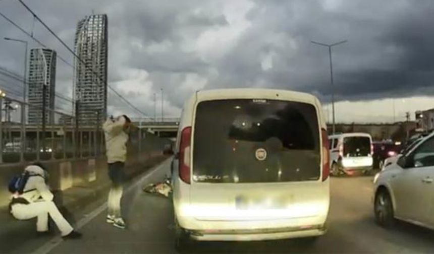 Bursa’da pes dedirten anlar: Motosikletliyle çarpıştı, ilk işi aracına bakmak oldu