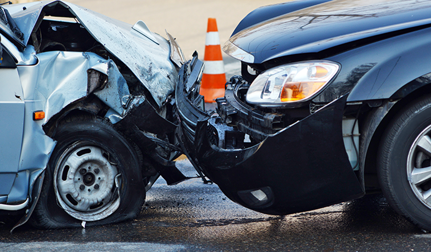 Eskişehir-Ankara karayolunda feci kaza: 1 ölü, 1 yaralı!
