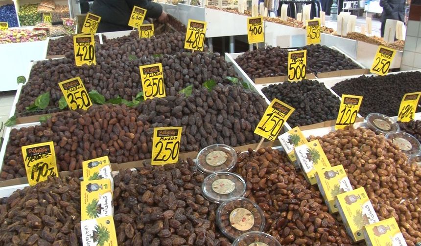 Ramazan Ayı'nın yaklaşmasıyla hurma ve helva satışları yoğunlaştı