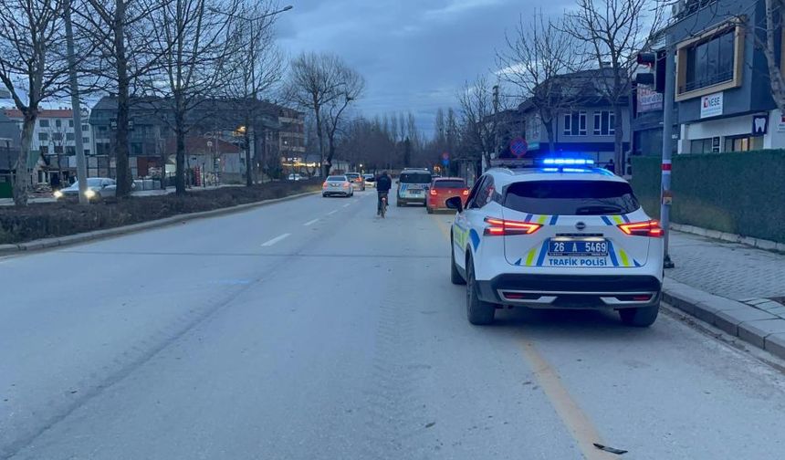 Eskişehir’de motosiklet bisiklete çarptı: 2 kişi yaralandı!