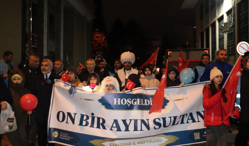 Eskişehir’de Ramazan coşkusu: Yüzlerce kişi fener alayında buluştu