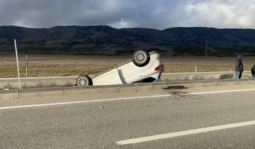 Eskişehir-Sarıcakaya yolunda feci kaza: Otomobil takla attı, 5 kişi yaralandı!