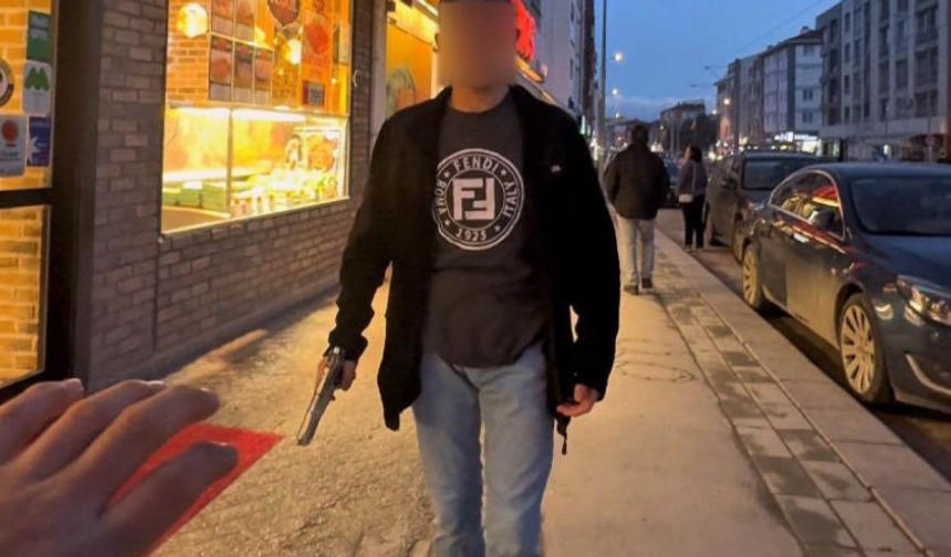 Eskişehir’de sokak fotoğrafçısına silah çekmişti: Para cezası yazıldı!