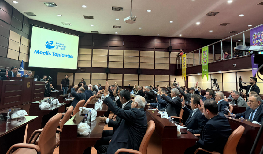 AK Parti’den toplu ulaşım zammına tepki: Ret oyu verdiler