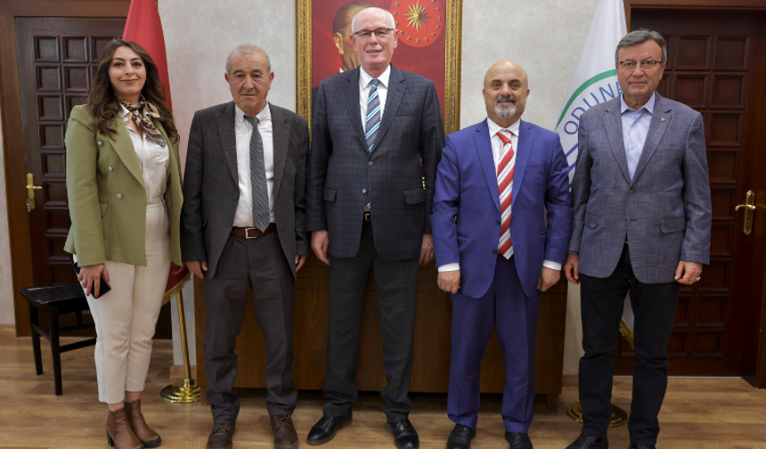 Odunpazarı'nda Muhtarlardan Halk Market’e Dayanışma Desteği