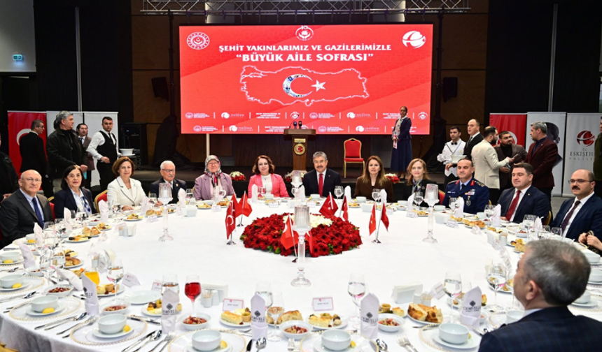 Vali Yılmaz, şehit yakınları ve gazilerle "Büyük Aile Sofrası"nda buluştu