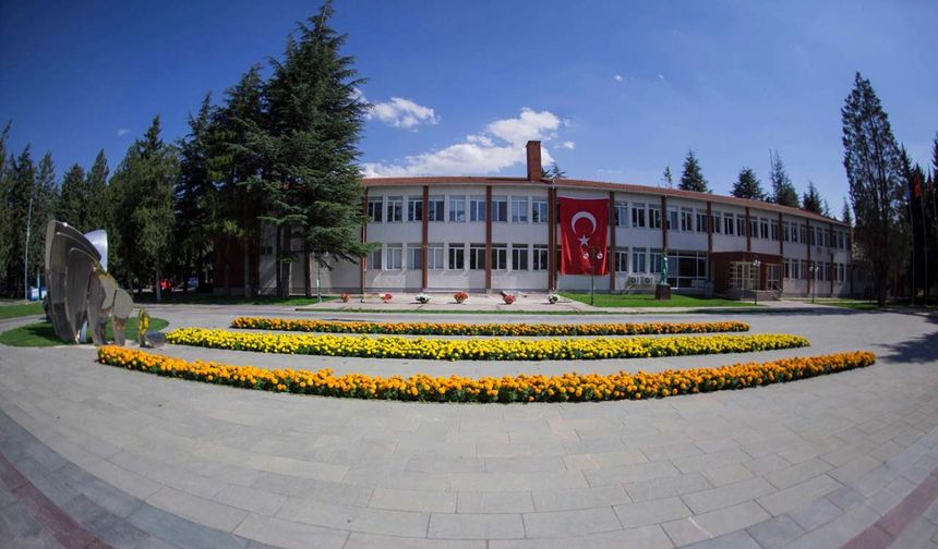 Anadolu Üniversitesi Hukuk Fakültesi’nden ulusal başarı