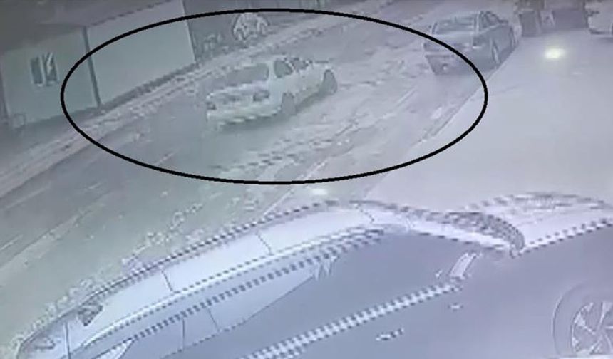 Ehliyetsiz sürücünün kontrolünü kaybettiği otomobil ağaca çarptı..